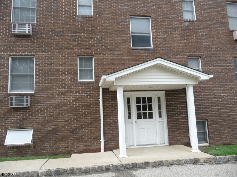 Building Photo - 37 E Main St