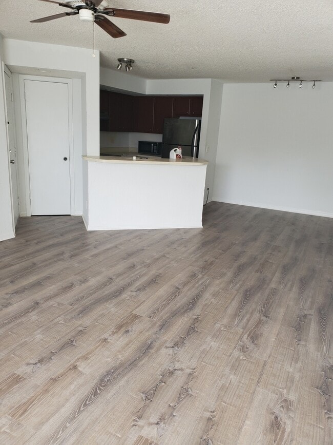 Building Photo - 4630 Commander Dr