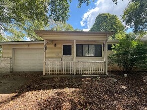 Building Photo - 902 S Prince Ln