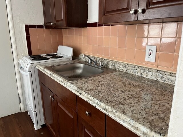 Foto del edificio - 6970 Carlyle Ave