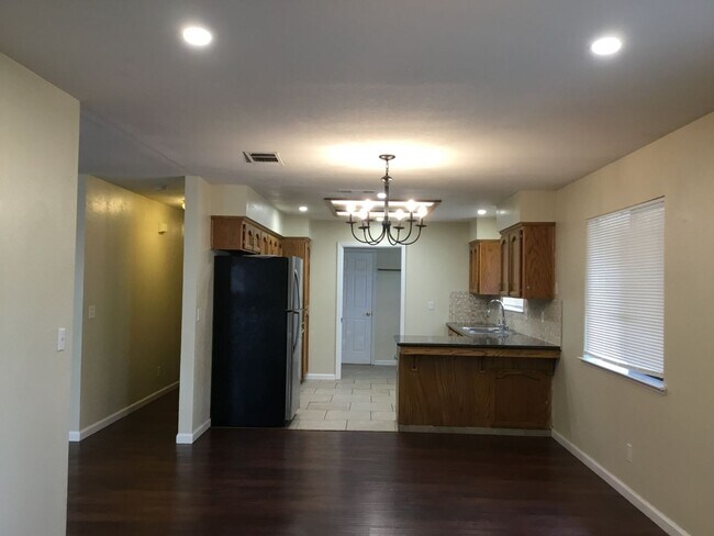 Building Photo - 1457 Bullard Ave.