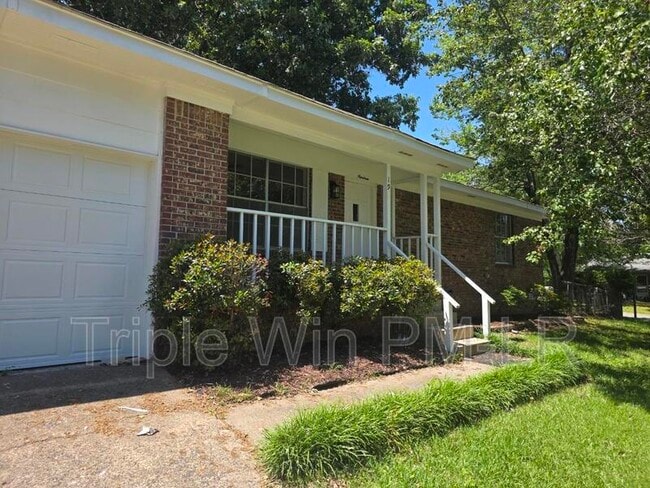 Building Photo - 19 Creekdale Dr