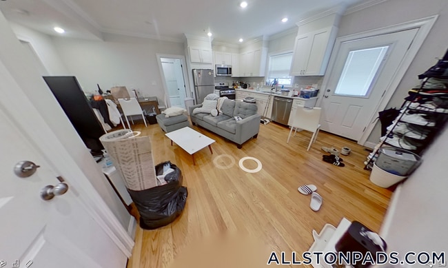 Building Photo - 62 Gordon St