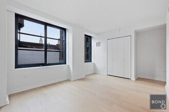 Building Photo - 515 W 38th St