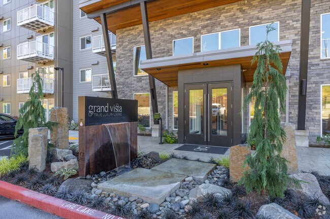 Entrada - Grand Vista Apartments