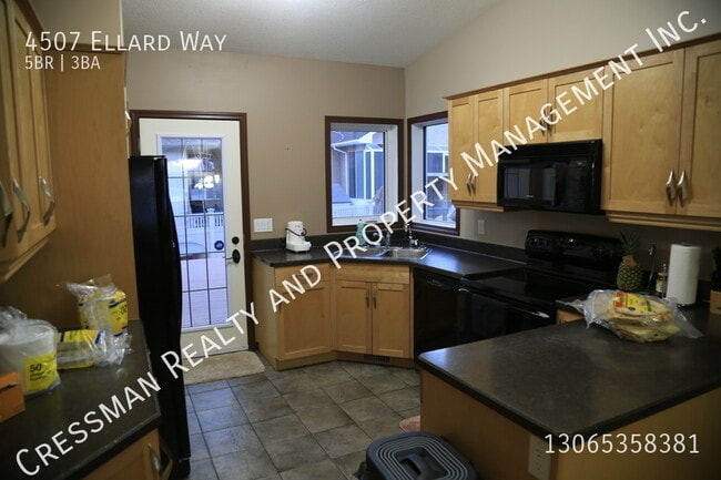 Building Photo - 5 Bedroom 3 Bathroom Full House in Lakeridge
