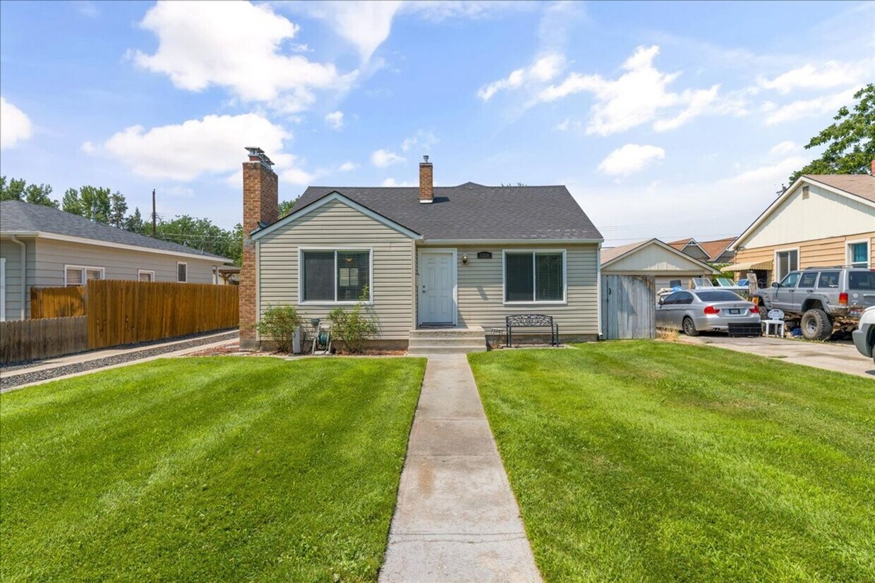 Primary Photo - Remodeled 5 Bedroom Home Close to Boise St...