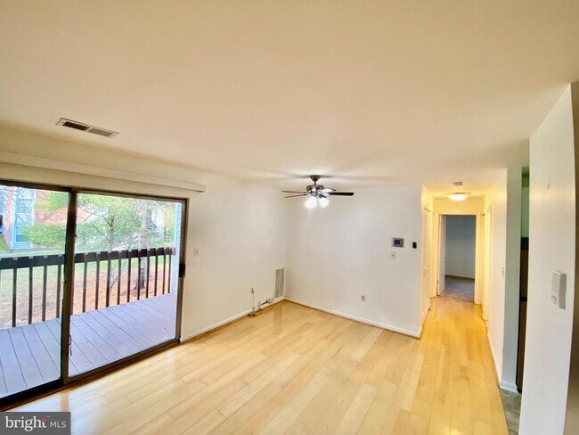 Foto del edificio - 208 Spring Maiden Ct