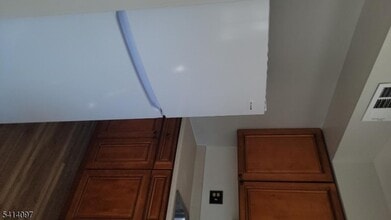 Building Photo - 15 Broad St