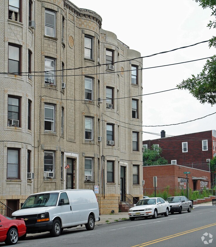 Foto principal - 721 Palisade Ave