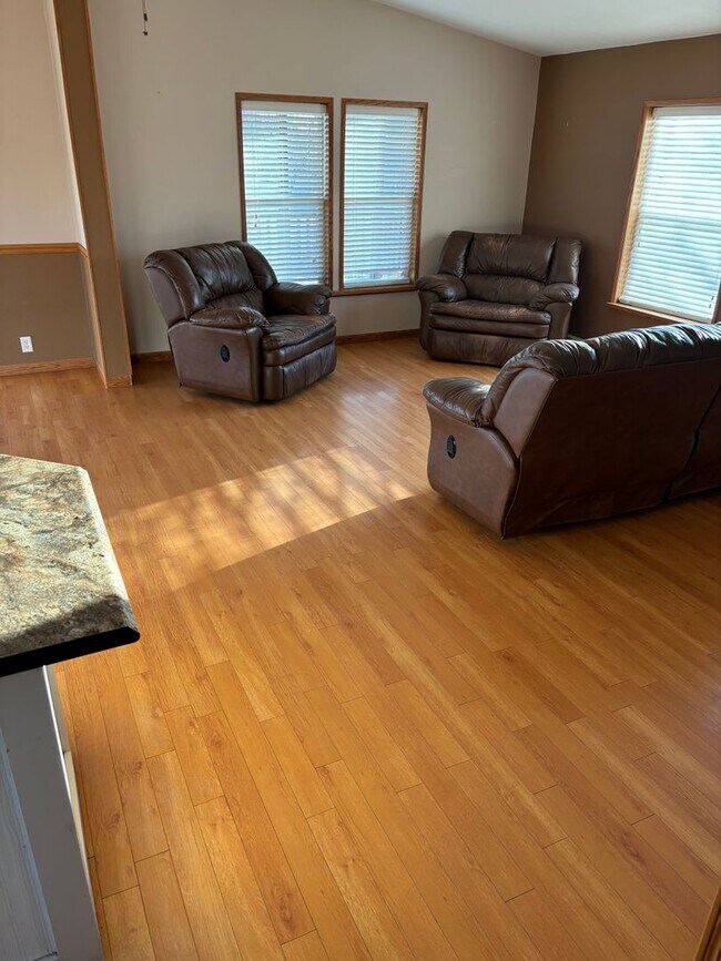 Foto del edificio - Acreage for Rent: $1750