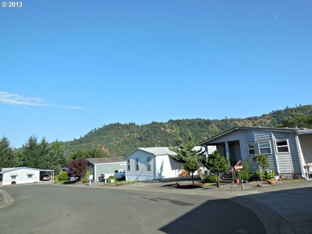 Building Photo - Twin Oaks Mobile Estate