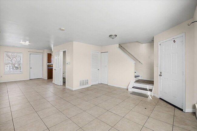 Building Photo - 511 S 6th St