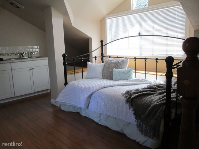 Building Photo - 1 br, 1 bath Apartment - 234 Armsley Square