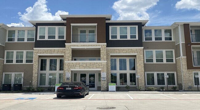 Foto del edificio - 1475 Gears Rd