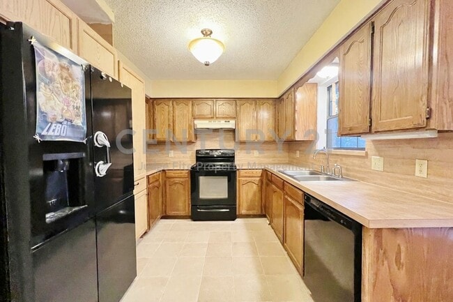 Building Photo - Charming 3/2/2 Situated on a Desirable Corner Lot in Watauga For Rent!