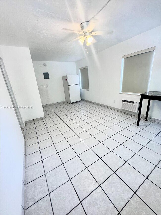 Foto del edificio - 2732 SW 22nd St