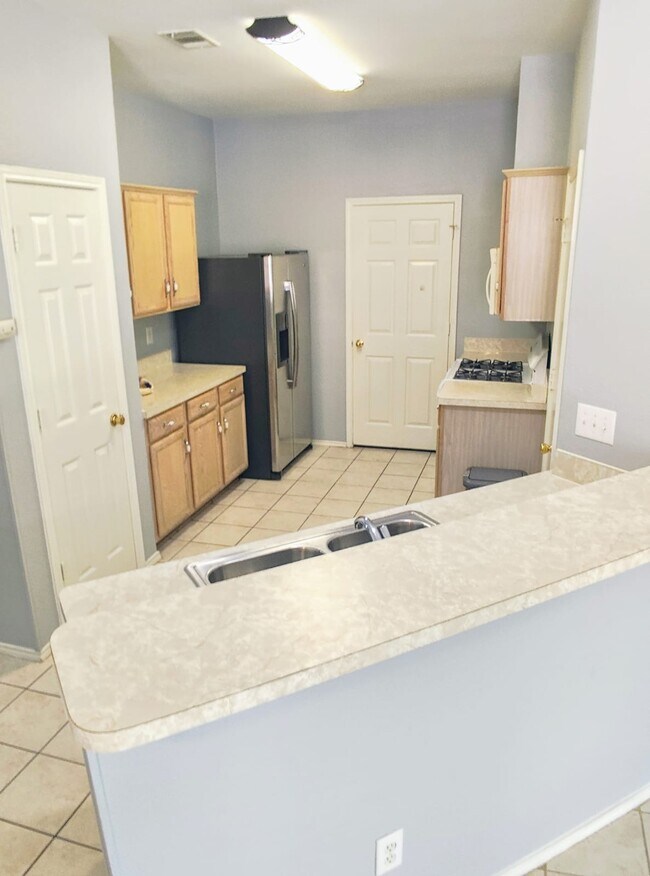 Building Photo - 104 Tarango Ln