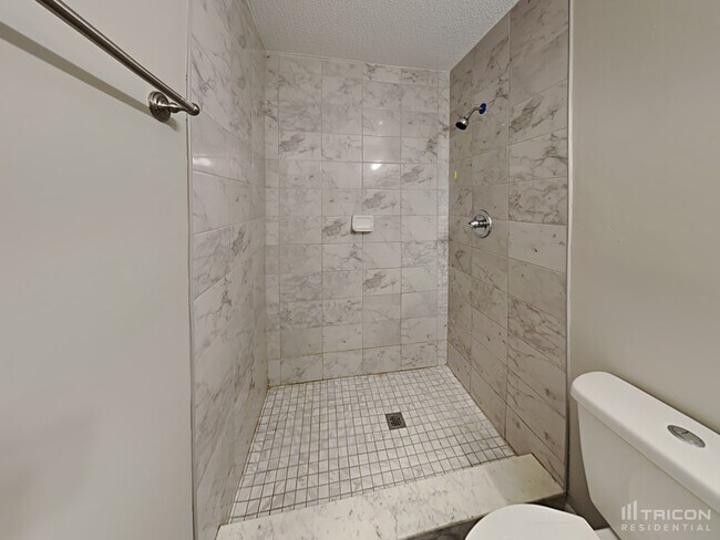 Foto del edificio - 2731 Greenwood Ln W