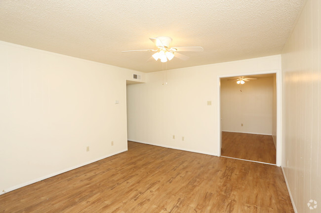 2BR 1BA - Western Oaks