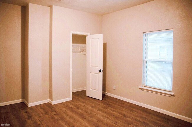Building Photo - 3 br, 1.5 bath House - 606 E Brin St