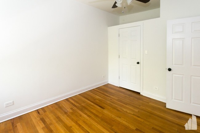 Foto del edificio - 4815 N Albany Ave