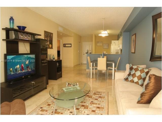 Building Photo - 9595 Fontainebleau Blvd