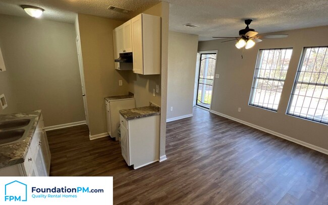 Foto del edificio - 695 Saxon Ave