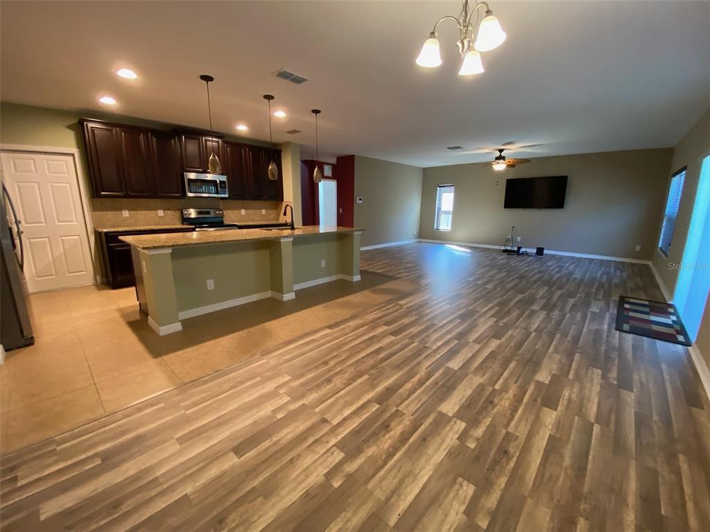 Foto del edificio - 814 Cadiz Loop