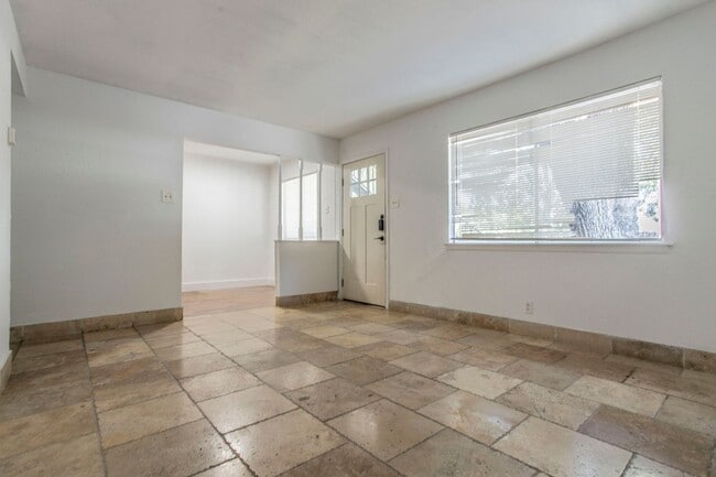 Foto del edificio - 104 Prestwick Blvd