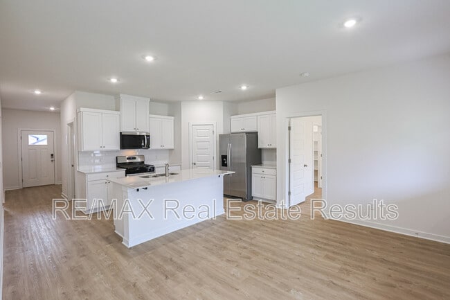 Photo - 203 Collie Ave House