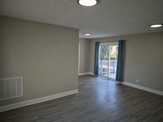 Foto del edificio - 1120 Wellons Dr