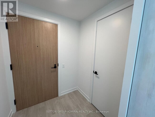 Building Photo - 35 Parliament St