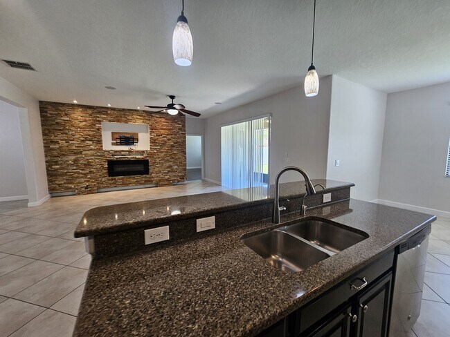 Building Photo - 2718 Atherton Dr