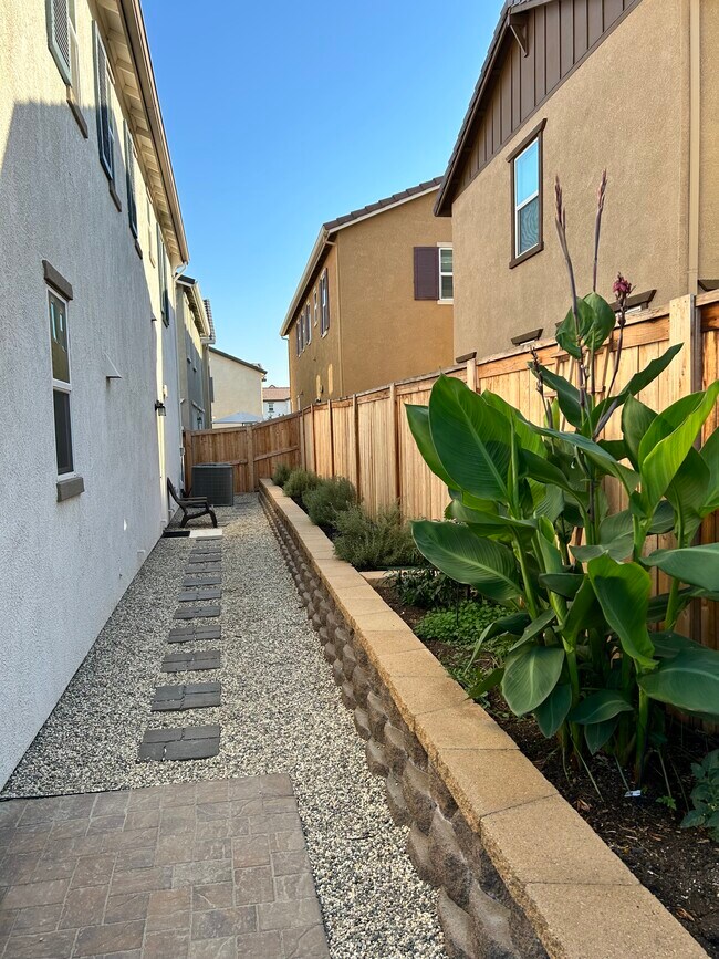 Foto del edificio - 8836 Sheldon Terrace Ln