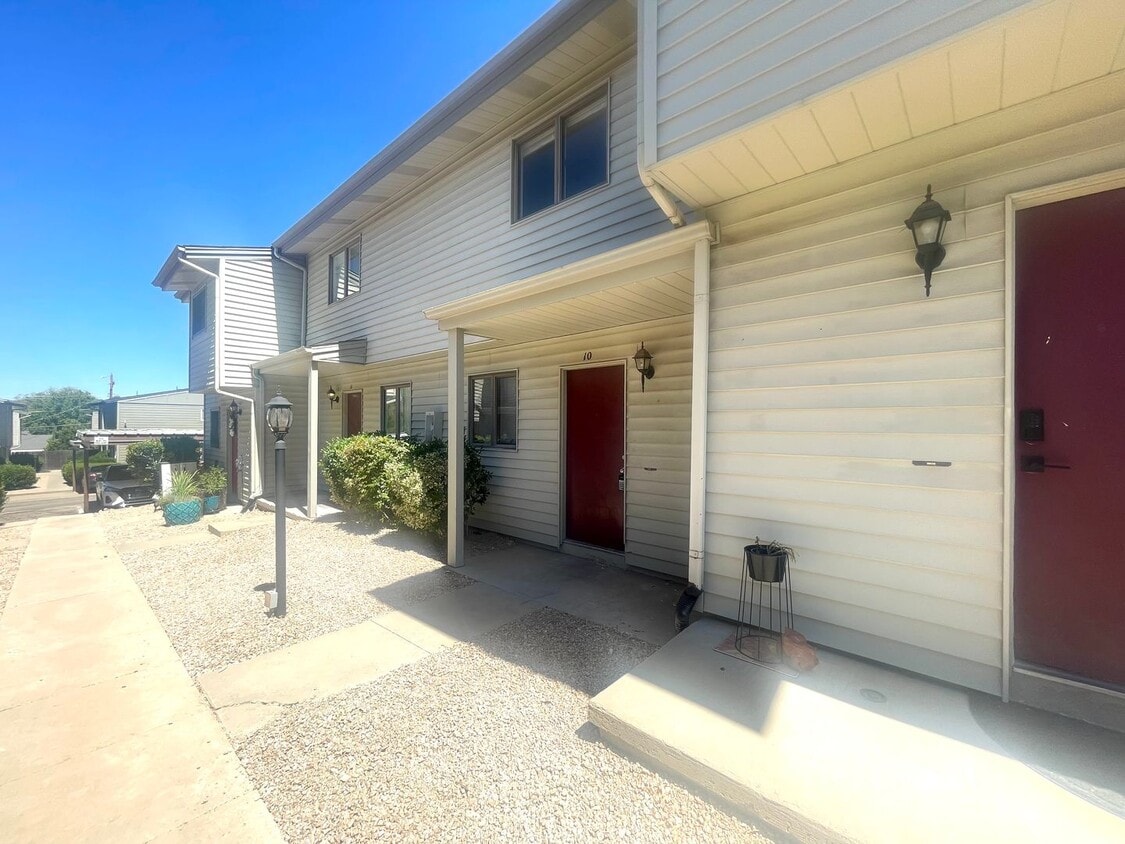 Primary Photo - Nice townhome in Prescott