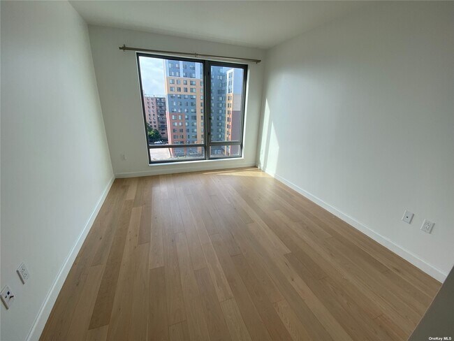 Foto del edificio - 13835-138-39 39th Ave