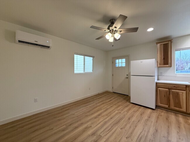 Foto del edificio - 535 W 1st Ave