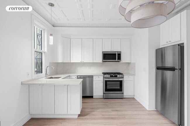 Building Photo - 355 7th St