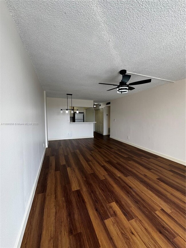 Foto del edificio - 1465 NE 123rd St