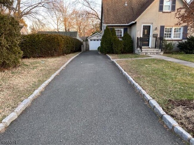 Foto del edificio - 2212 Shady Ln