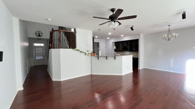 Building Photo - 421 Durants Neck Ln