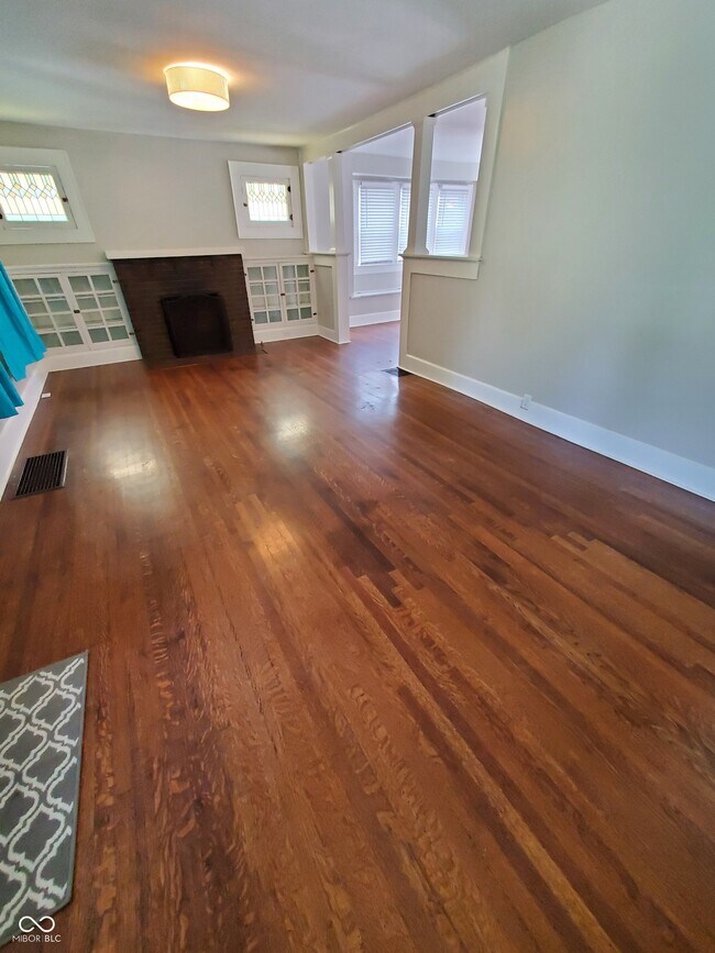 Foto del edificio - 404 N Riley Ave
