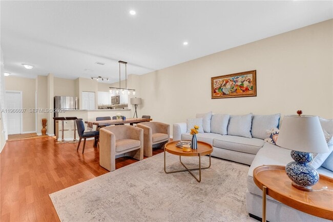 Foto del edificio - 8844 S Isles Cir