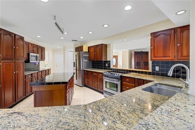 Foto del edificio - 449 Cypress Way E