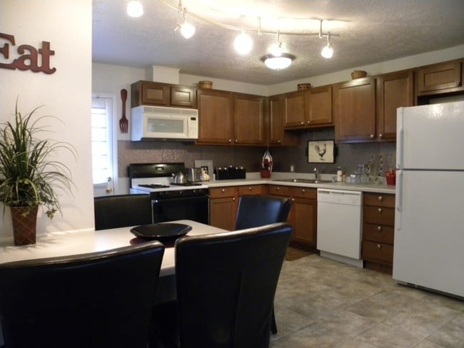Kitchen, another view - 301 W Apache St