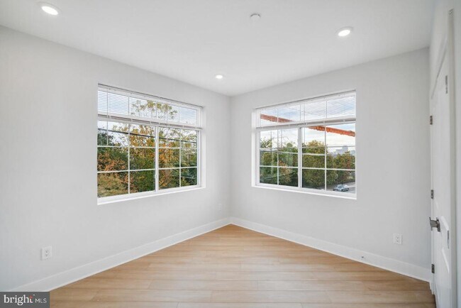 Building Photo - 646 N 32nd St