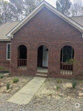 Building Photo - 380 Riverstone Dr