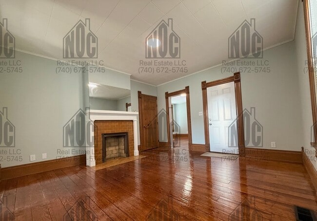 Building Photo - 136 E Allen St