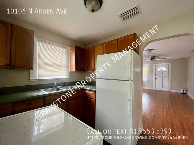 Building Photo - 10106 N Arden Ave